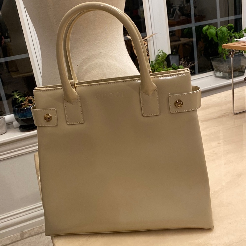 Classic Vintage GUCCI Bag, convertible from handheld to shoulder bag . Cream